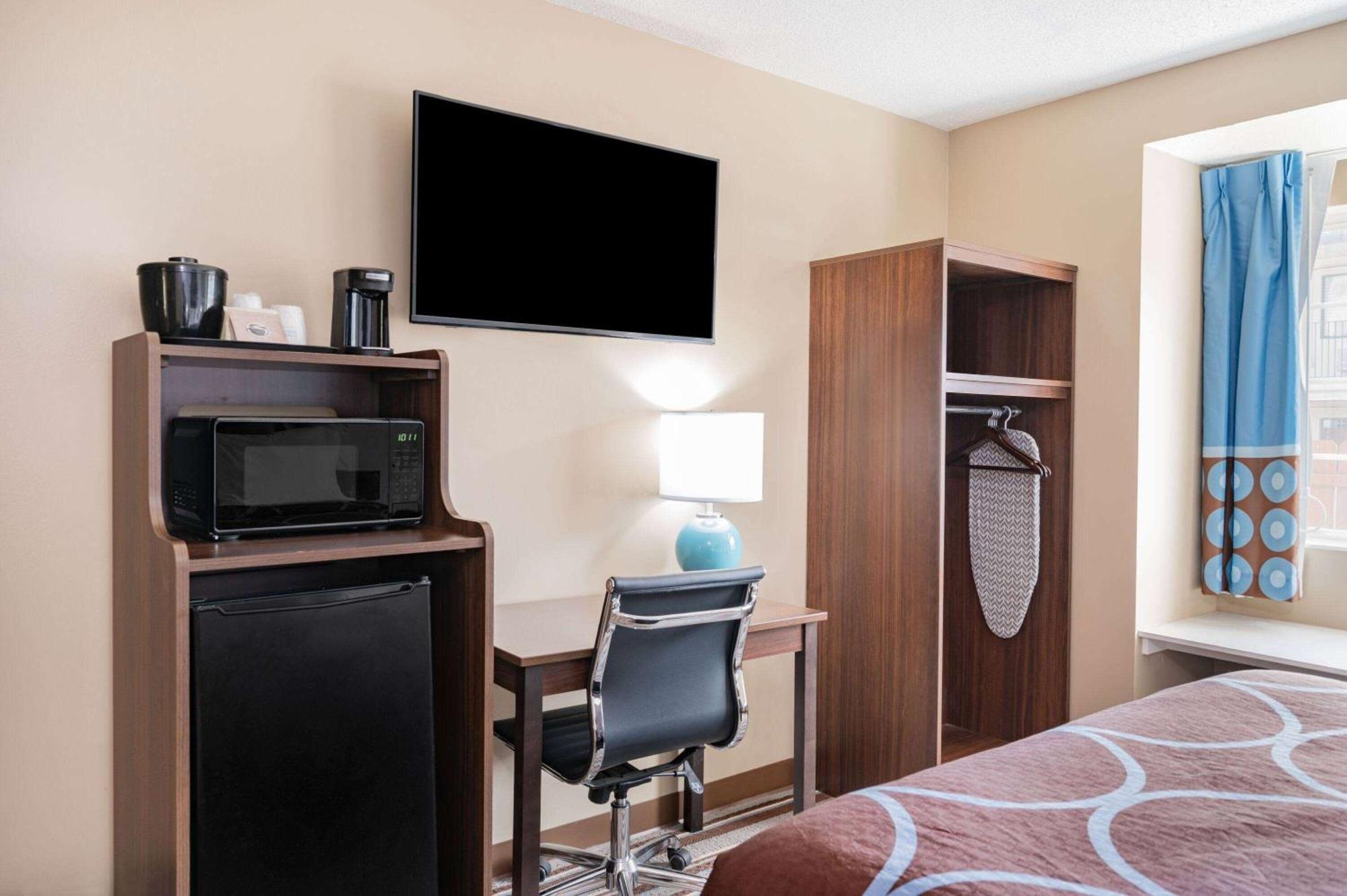 Hotel Super 8 By Wyndham Joliet Esterno foto